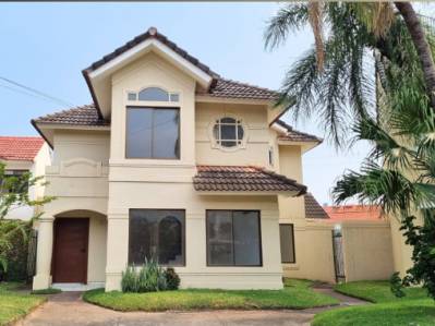 casa-en-condominio en venta