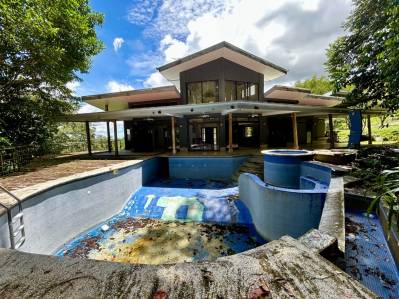 Casa para reformar con estudio y oficina en Palmar Norte en una propiedad de 7,58 acres