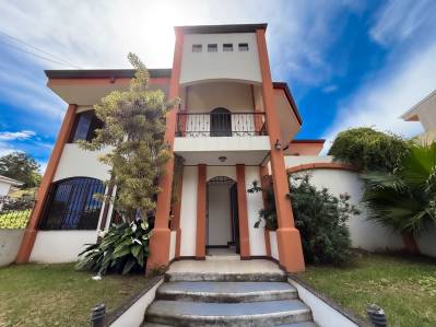 Casa de alta gama en venta, Residencial AltaMonte, Granadilla - Curridabat.