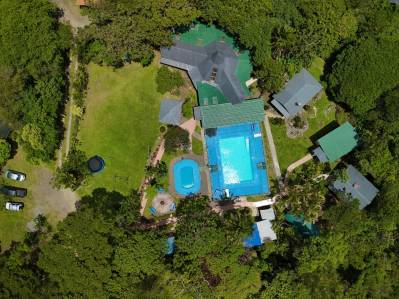 Se vende hotel de montaña en San Rafael de Santa Cruz, Turrialba.