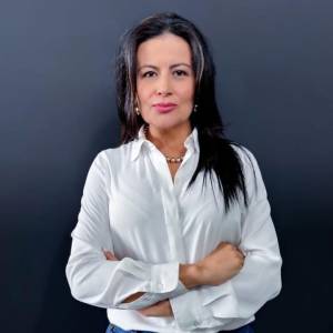 Carmen Amado : Broker