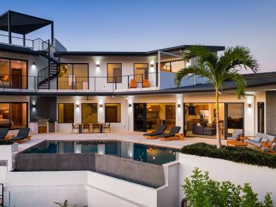 For Sale Dream Retreat: Exclusive 6-Bedroom Villa Overlooking Flamingo Marina