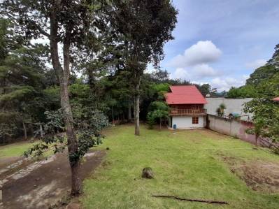 Property for Sale with Large Lot and Three Houses – Excellent Location