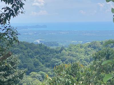 Finca de 53 hectáreas en las colinas de Quepos