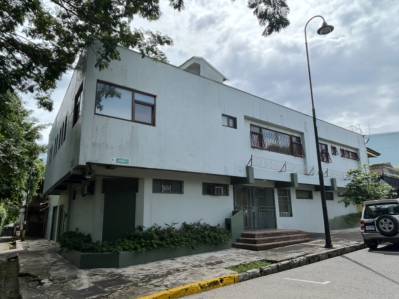 VENTA DE EDIFICIO CON OFICINAS Y APARTAMENTO – BARRIO ARANJUEZ, SAN JOSÉ