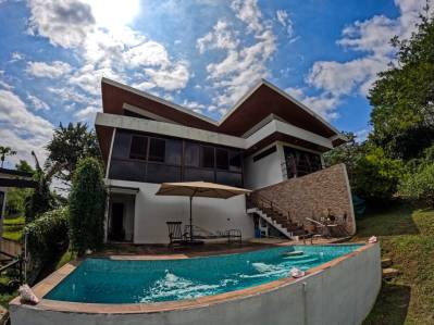 Tu Oasis Privado en Orotina: Casa de Lujo con Piscina y Terraza BBQ en Condominio Bosques del Sol