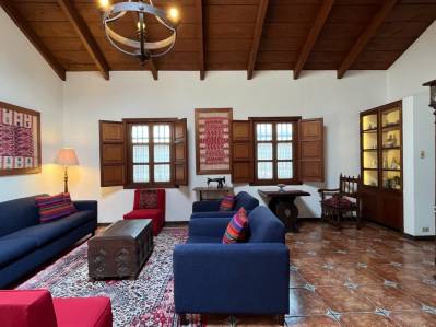 Beautiful rental house, colonial style, downtown Antigua