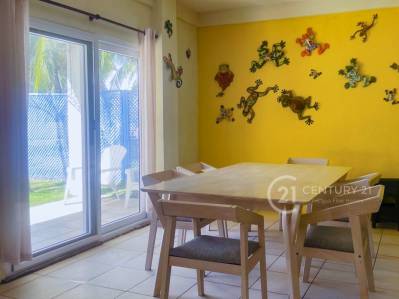 Relaxed Coastal Living – 20m from the Beach in Iztapa
