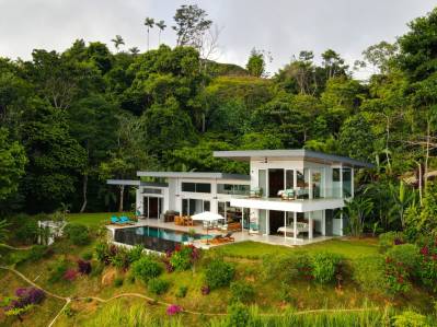 Newly Built Modern house for sale in Costa Verde Estates with amazing ocean view