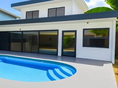 Casa de 3 habitaciones con piscina y rancho en Uvita, cerca de la playa