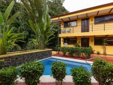 Condominio con historial de alquiler Mono Titi Condos Condominio con vista a la jungla y terraza