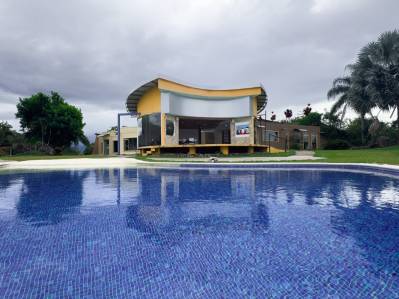 Propiedad de lujo con dos residencias y vistas panorámicas en Roca Verde, Atenas