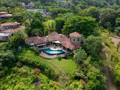 Pacific Dreams a Luxurious Colonial-Style Home with Spectacular Ocean Views
