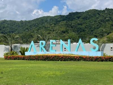 House for sale in exclusive condominium in Herradura