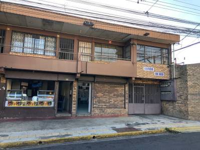 VENTA DE EDIFICIO CON LOCALES Y APARTAMENTOS EN EL CENTRO DE ALAJUELA