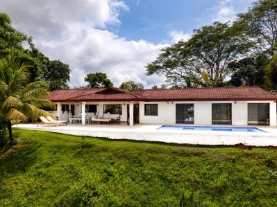 CASA DE 3 HABITACIONES CON VISTAS AL MAR Y A LA MONTAÑA Y PISCINA EN LAGUNAS
