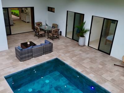 Villa Jardines – 3 dormitorios, 2 baños, completamente nueva con piscina