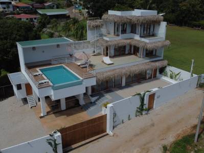 Casa de Lujo con Vista al Mar y Piscina Infinita
