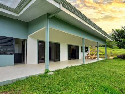2,6 acres con acceso privado al río, agua pura de manantial y abundante bosque