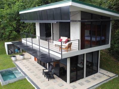 Casa a estrenar de 2 dormitorios con vista al mar y piscina en Ojochal