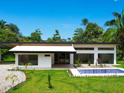 Excepcional nueva construcción en una comunidad cerrada de primer nivel