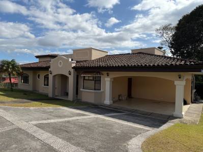 Single story home for sale in gated community- San Isidro de Heredia