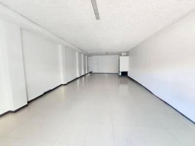 Se alquila local comercial en San Jose