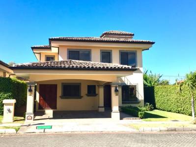 Casa para alquiler en Hacienda Belen