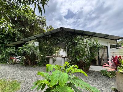 Acogedora casa con oasis en el jardín