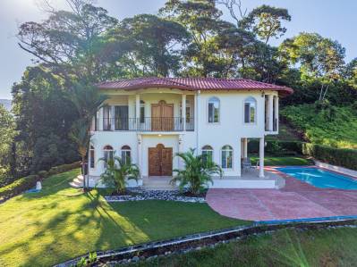 Elegante casa de 3 dormitorios + oficina en la jungla en Puesta del Sol, Ojochal