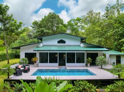 Retiro contemporáneo en la selva de Tres Ríos, Costa Rica