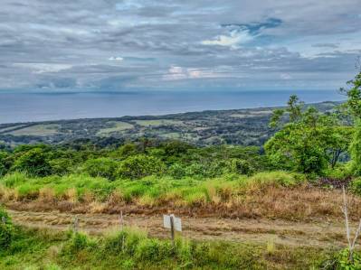 Terreno con vista al mar y a la montaña, 4 áreas de construcción, agua legal y  vía pública