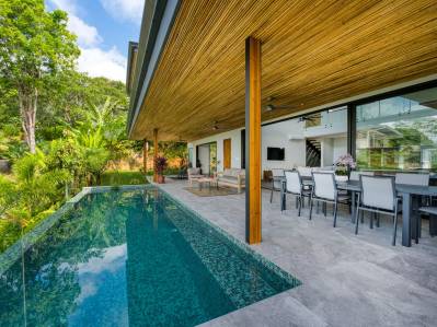 Casa nueva con vista al mar y al atardecer en Uvita