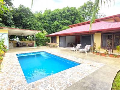 Oasis de fácil acceso con vista a la montaña en Ojochal