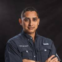 Julian Leslie : Gerente