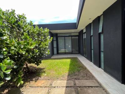 For sale! One level home in Santa Ana