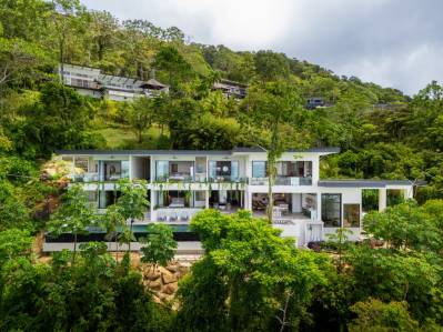 Acqua Blu – The Crown Jewel of Escaleras