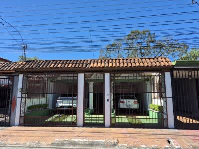Spacious house for sale in Coyol - Alajuela