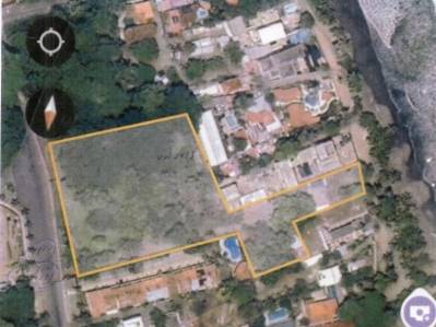 Lote de ensueño frente a la playa de 1,2 Ha para el desarrollo en la playa sur de la ciudad.
