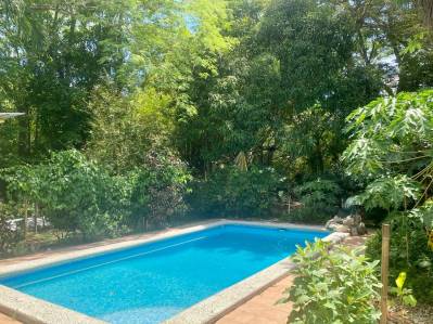 Herradura, Costa Rica, Cabaña de 5 dormitorios con jardín tropical