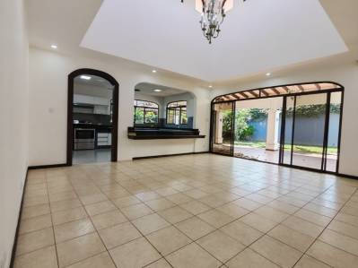 FOR SALE $500,000 | Single-story house in a condominium | Santa Ana