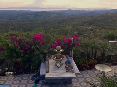 Three-Level House for Sale – 5 Bedrooms with Panoramic Views of the Gulf of Nicoya