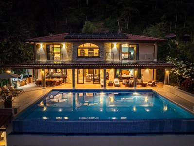 Villa Pacifica: Retiro de lujo con vista al mar a pasos de la playa