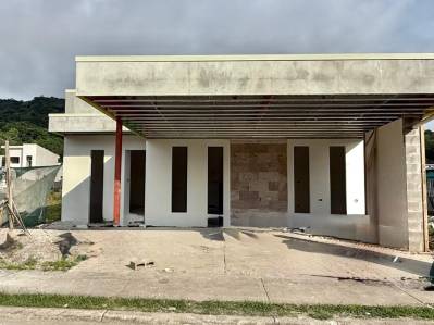 Exclusive presale at Arenas Condominium: House with private pool and modern finishes