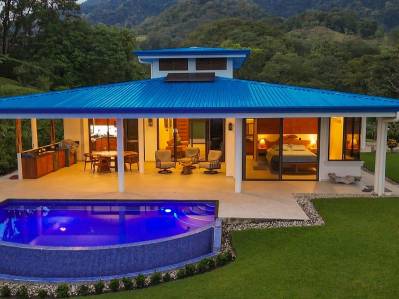 Hacienda privada  con vistas al mar y a la montaña, piscina y potencial de desarrollo en Ojochal