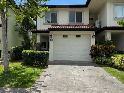 3 BEDROOM HOUSE FOR SALE IN LAS NUBES, HERRADURA