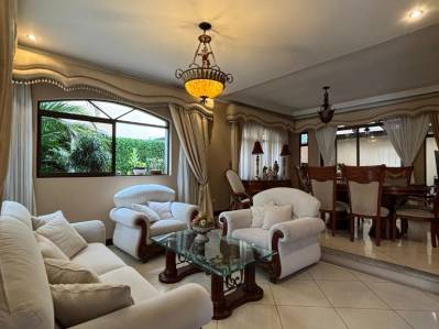 Casa en venta en Ribera de Belén – $280,000