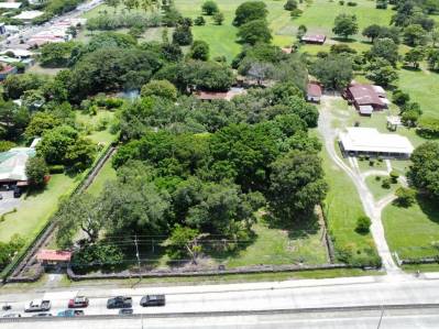 This property offers an excellent opportunity for investment or business development.