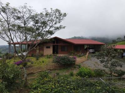 Luxury Mountain Retreat for Sale – Peace, Privacy, and Stunning Views!