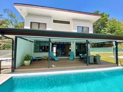 CASA MODERNA DE 2 HABITACIONES CON PISCINA PARA NADAR EN ESTERILLOS COSTA RICA